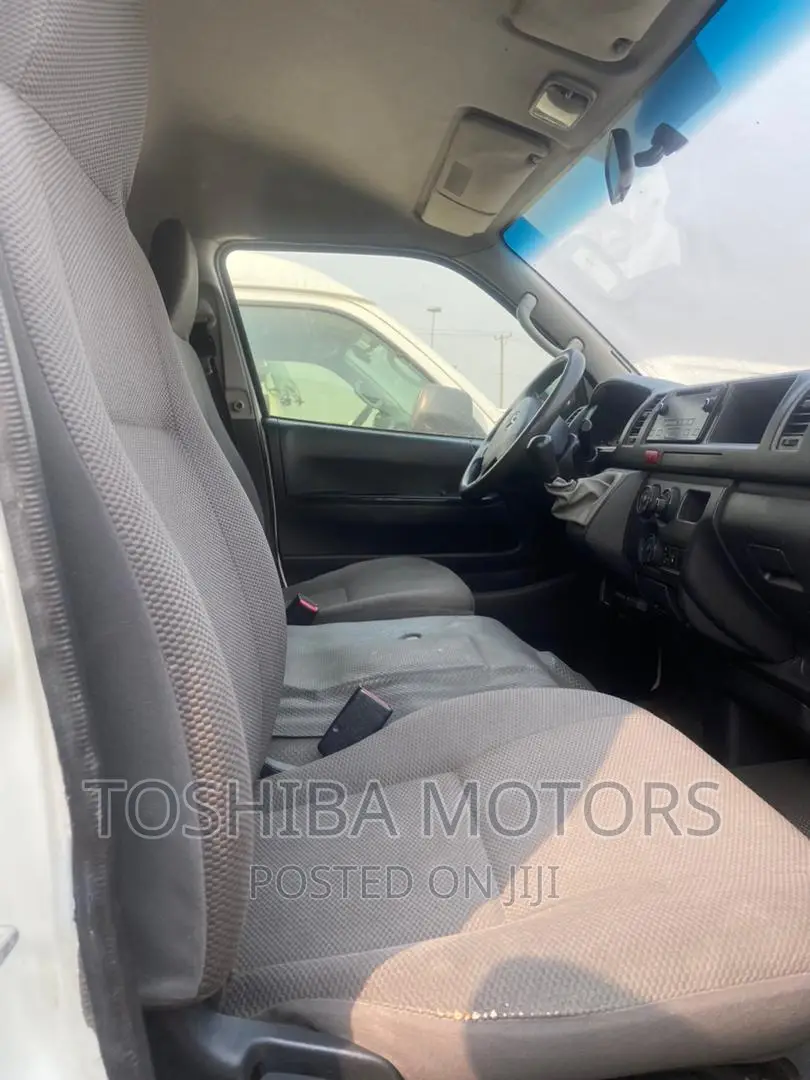 Toyota HiAce 2015 White