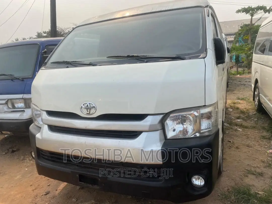 Toyota HiAce 2015 White