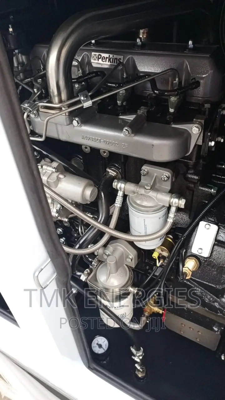 400KVA Perkins Soundproof Diesel Gen