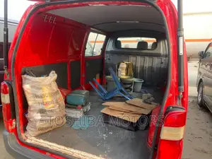 Toyota HiAce 2004 Red