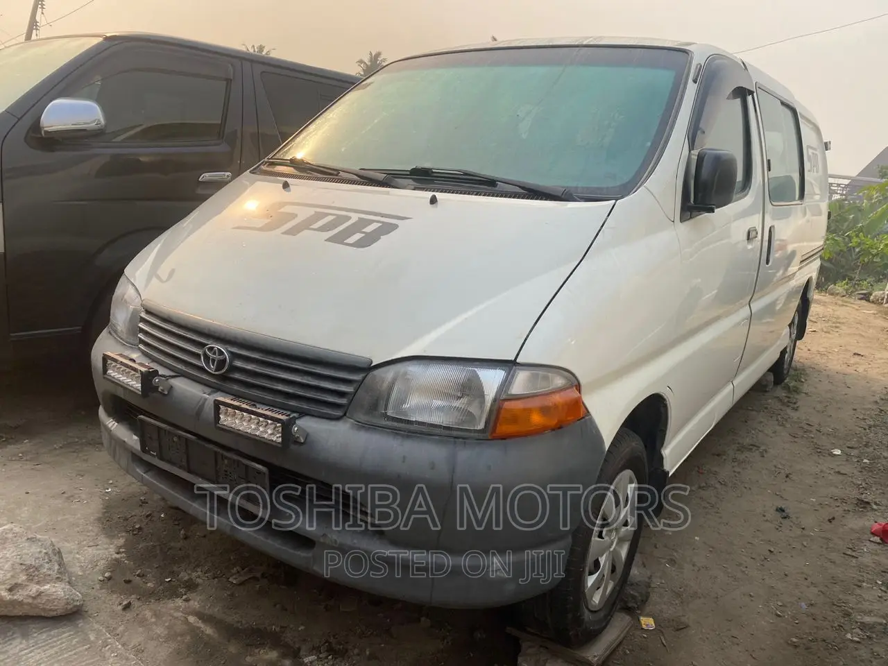Toyota HiAce 2004 White