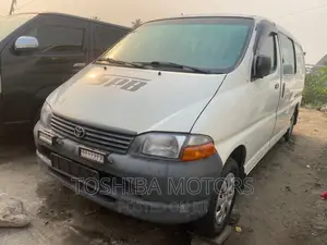 Toyota HiAce 2004 White