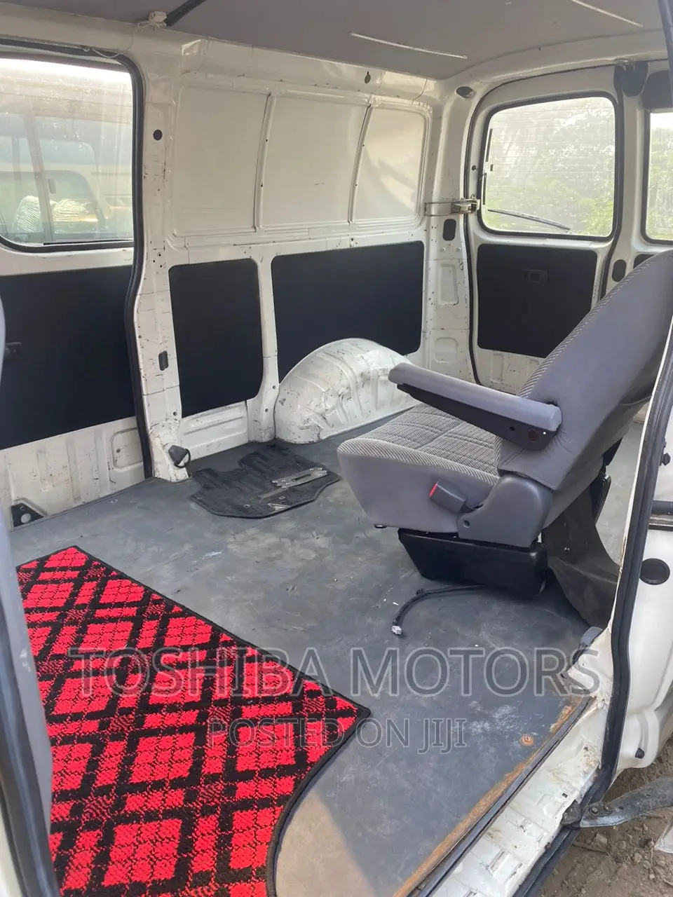 Toyota HiAce 2004 White