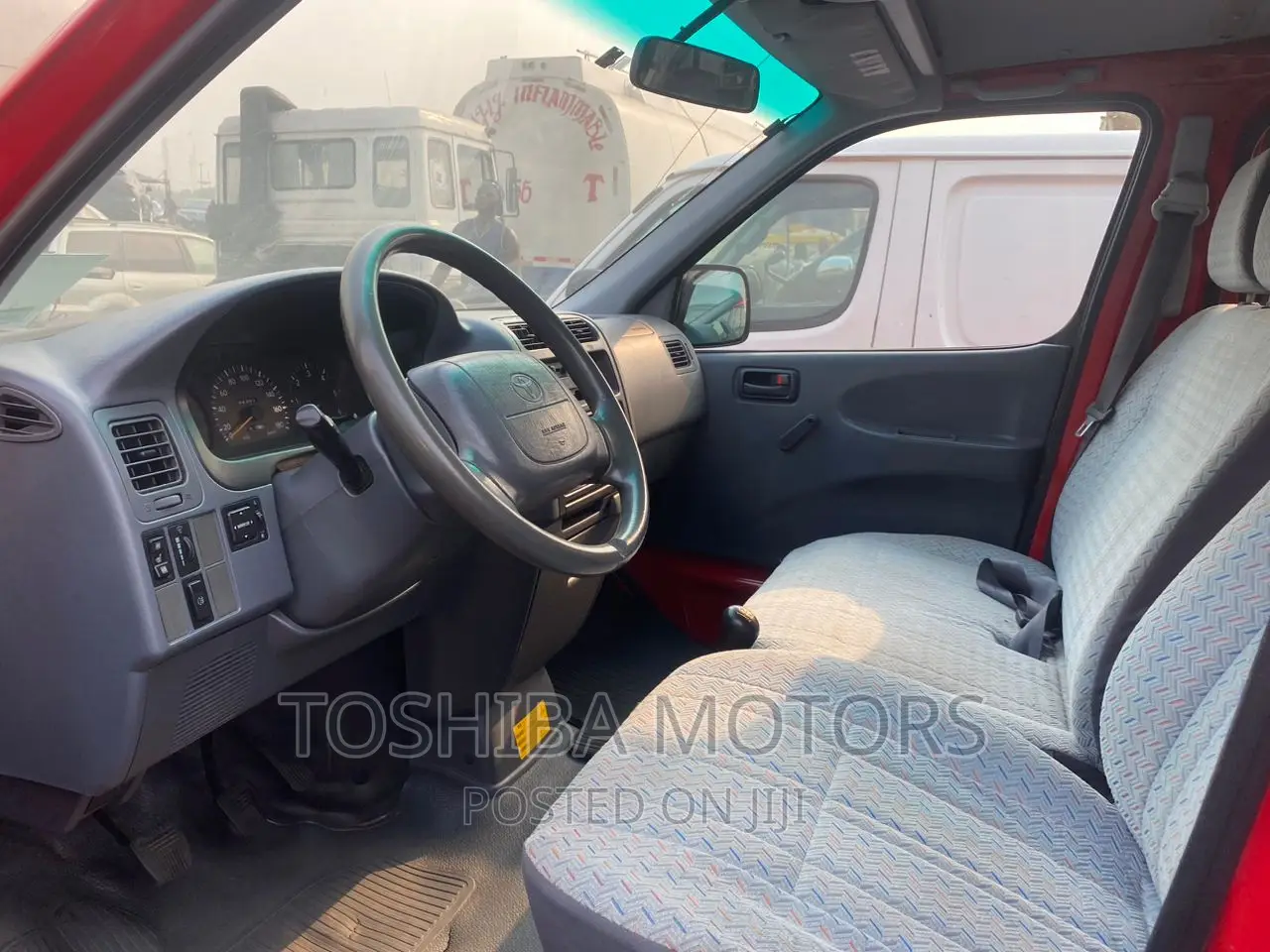Toyota HiAce 2003 Red