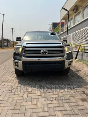 Toyota Tundra TRD PRO 4dr Double Cab 4WD SB (5.7L 8cyl 6A) 2015 Gray