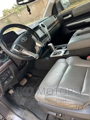 Toyota Tundra TRD PRO 4dr Double Cab 4WD SB (5.7L 8cyl 6A) 2015 Gray