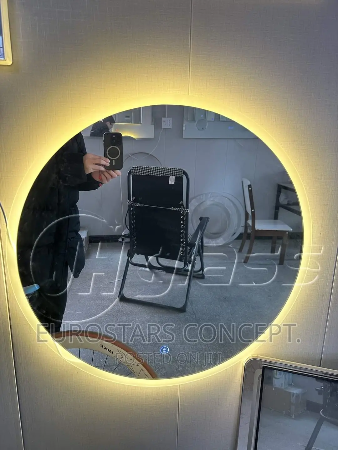 Round Shape Luxury Mirror With 3 Colours Led Lights