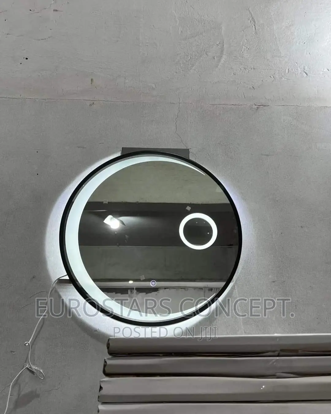 Round Shape Mirror With LED Light
