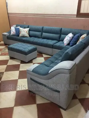 A Simple.Pl Corner Unit Chair and Center Table