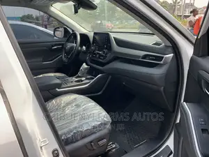 Toyota Highlander XLE 2022 White