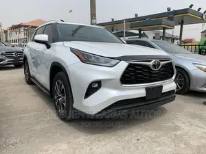 Toyota Highlander XLE 2022 White