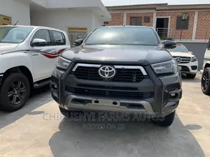 New Toyota Hilux 2022 Gray