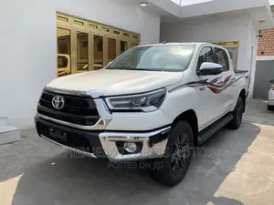 New Toyota Hilux 2022 White