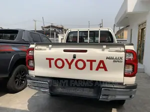New Toyota Hilux 2022 White