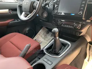 New Toyota Hilux 2022 White