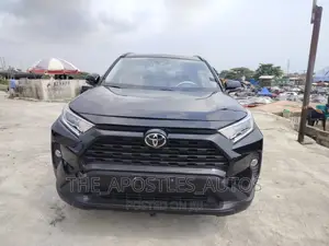 Toyota RAV4 XLE FWD 2020 Black