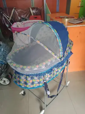 Baby Potable Rocking Bassinet With Foldable Tires