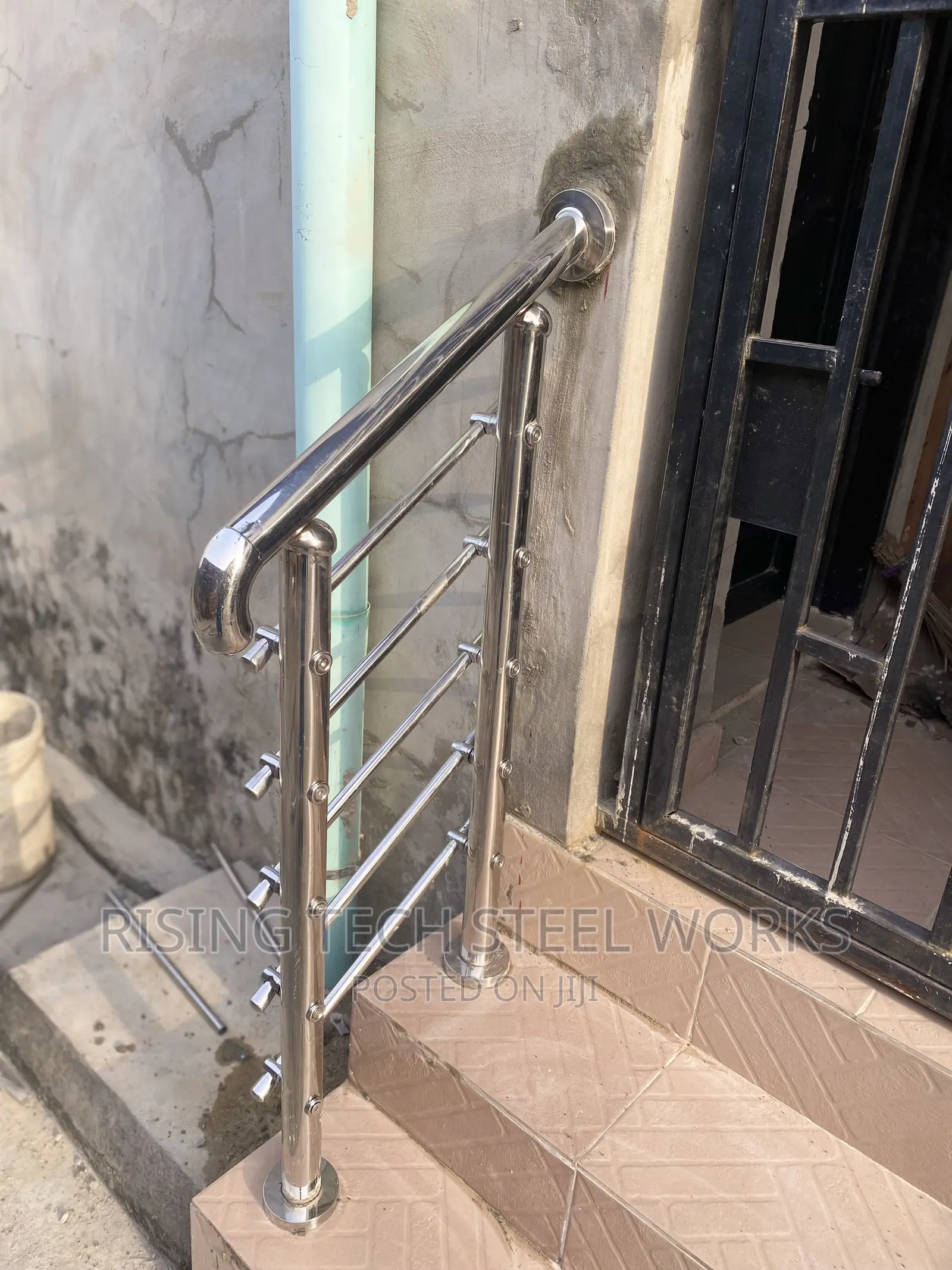 Quality Stainless Hand Rail. Available in Different Designs,