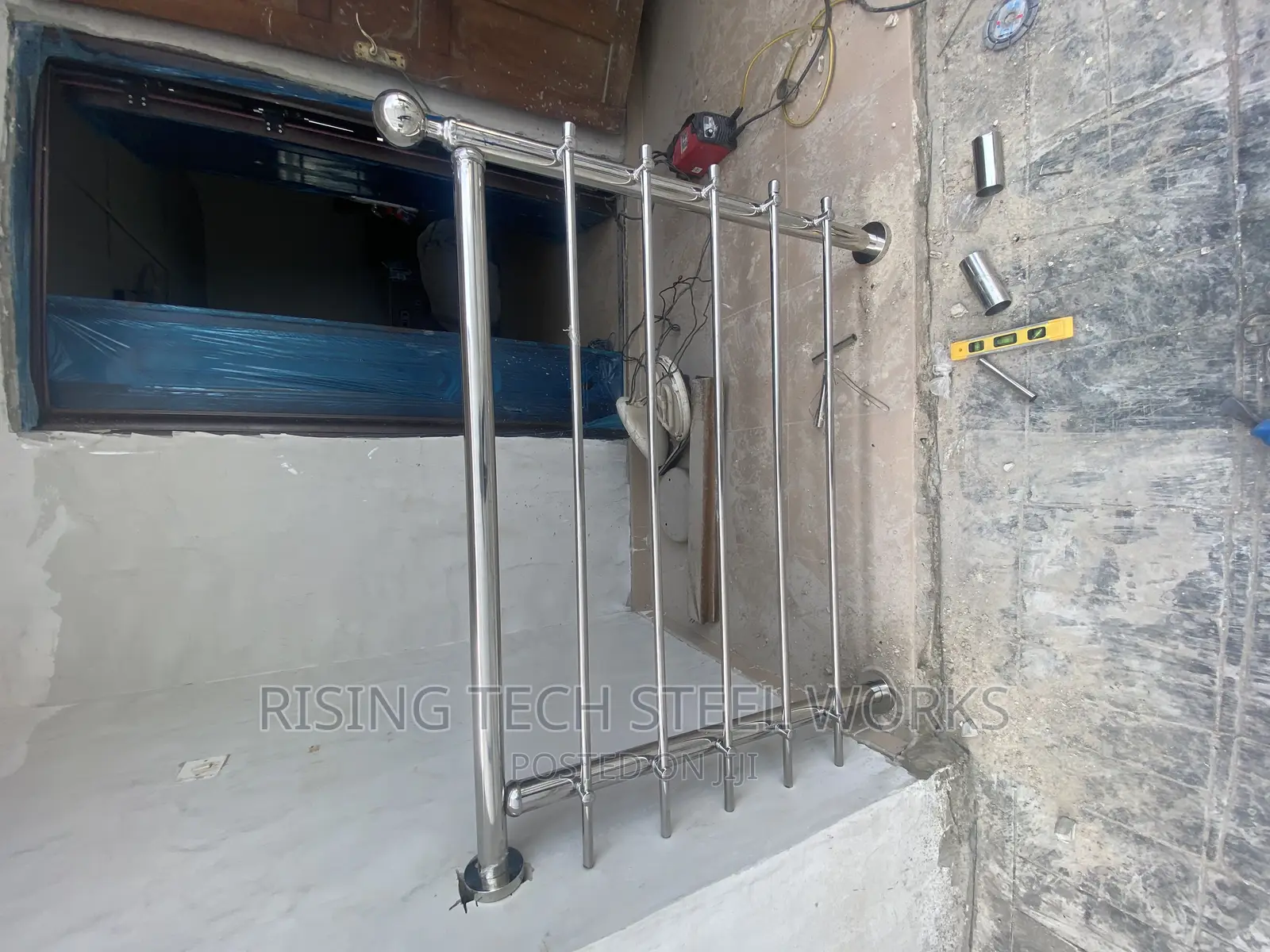 Quality Stainless Hand Rail. Available in Different Designs,