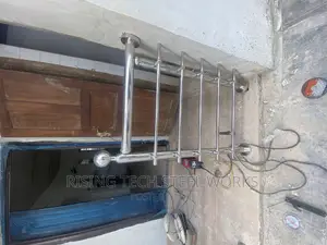 Quality Stainless Hand Rail. Available in Different Designs,