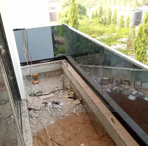 Balcony Glassrail.