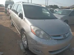 Toyota Sienna XLE AWD 2008 Gold