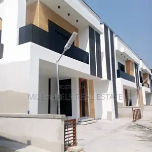 5bdrm Duplex in Chevron for sale