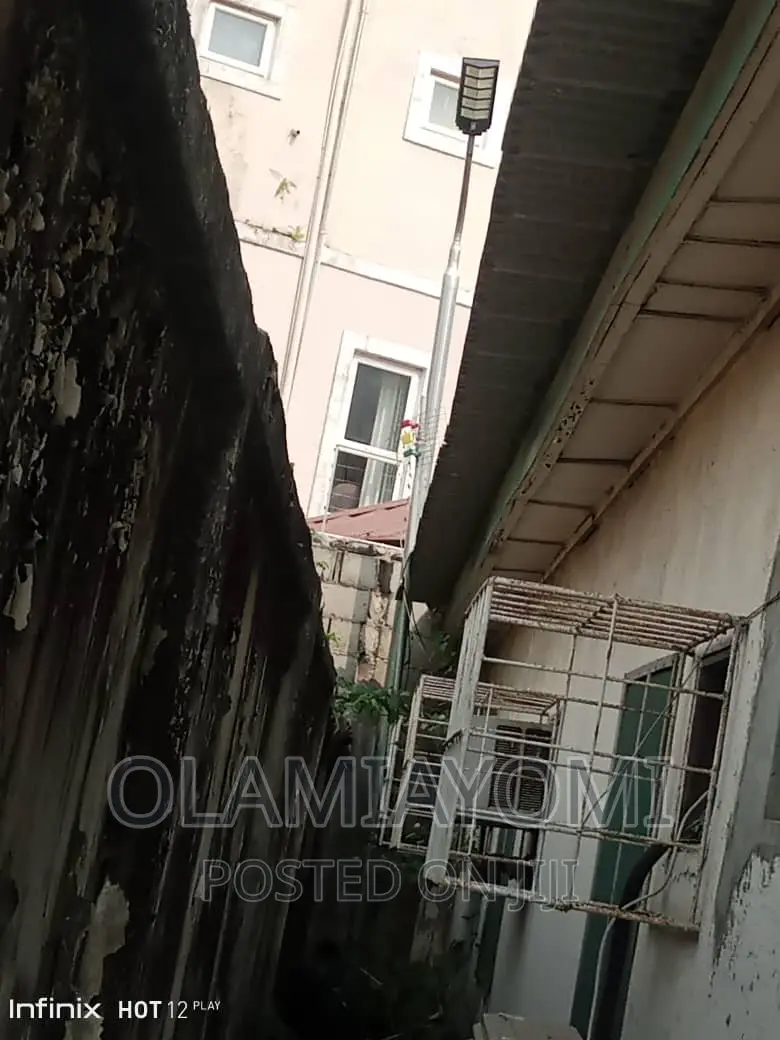 Strong Galvanized Solar Pole