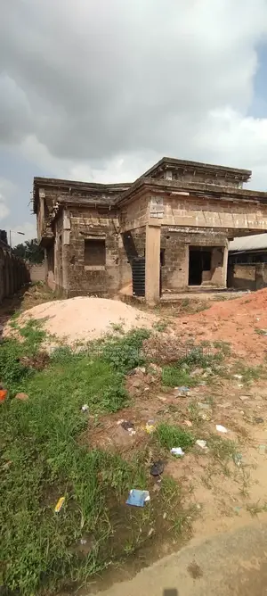 4bdrm Duplex in Royaltor, Benin City for sale