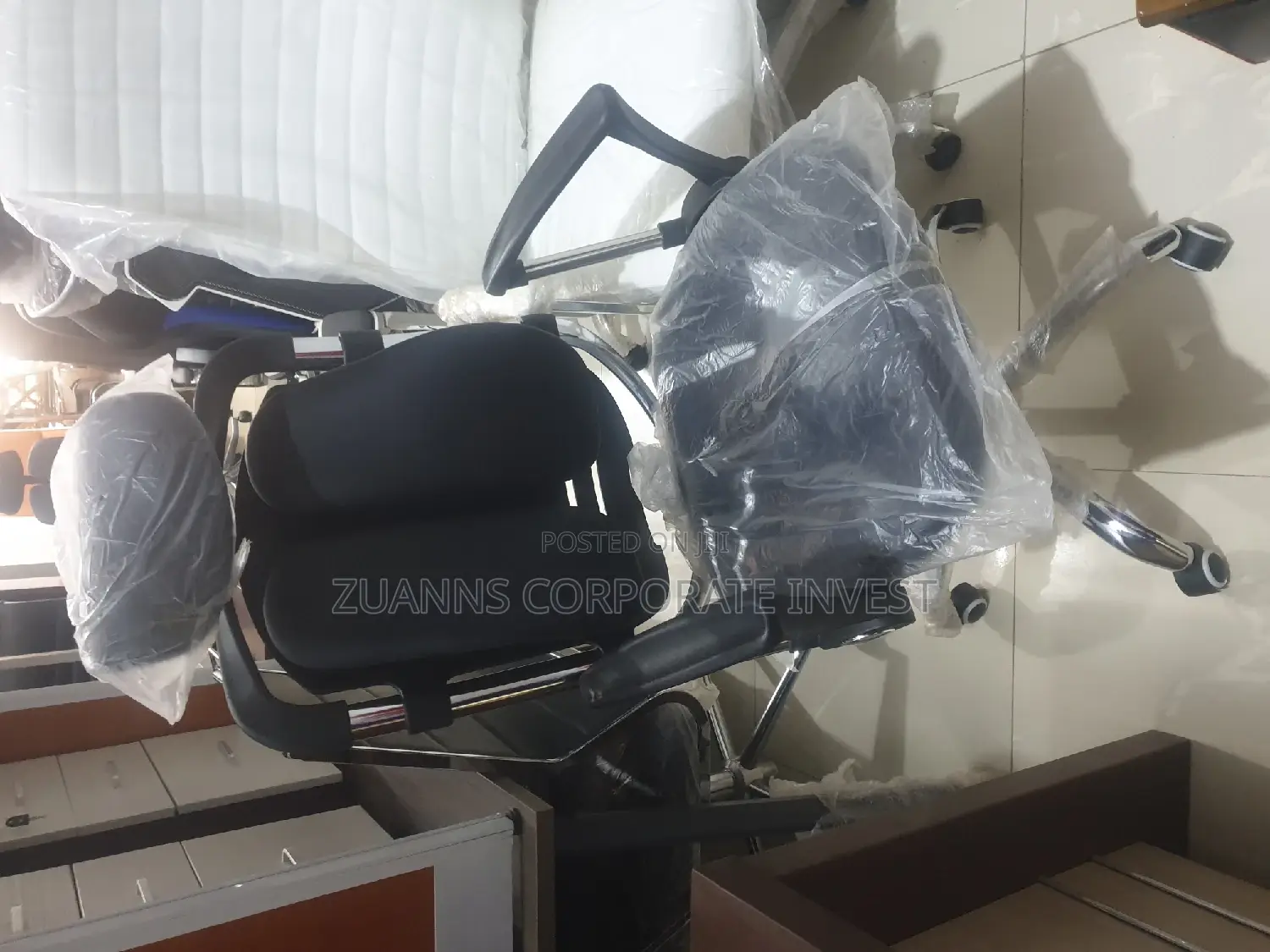 Kidney Chair