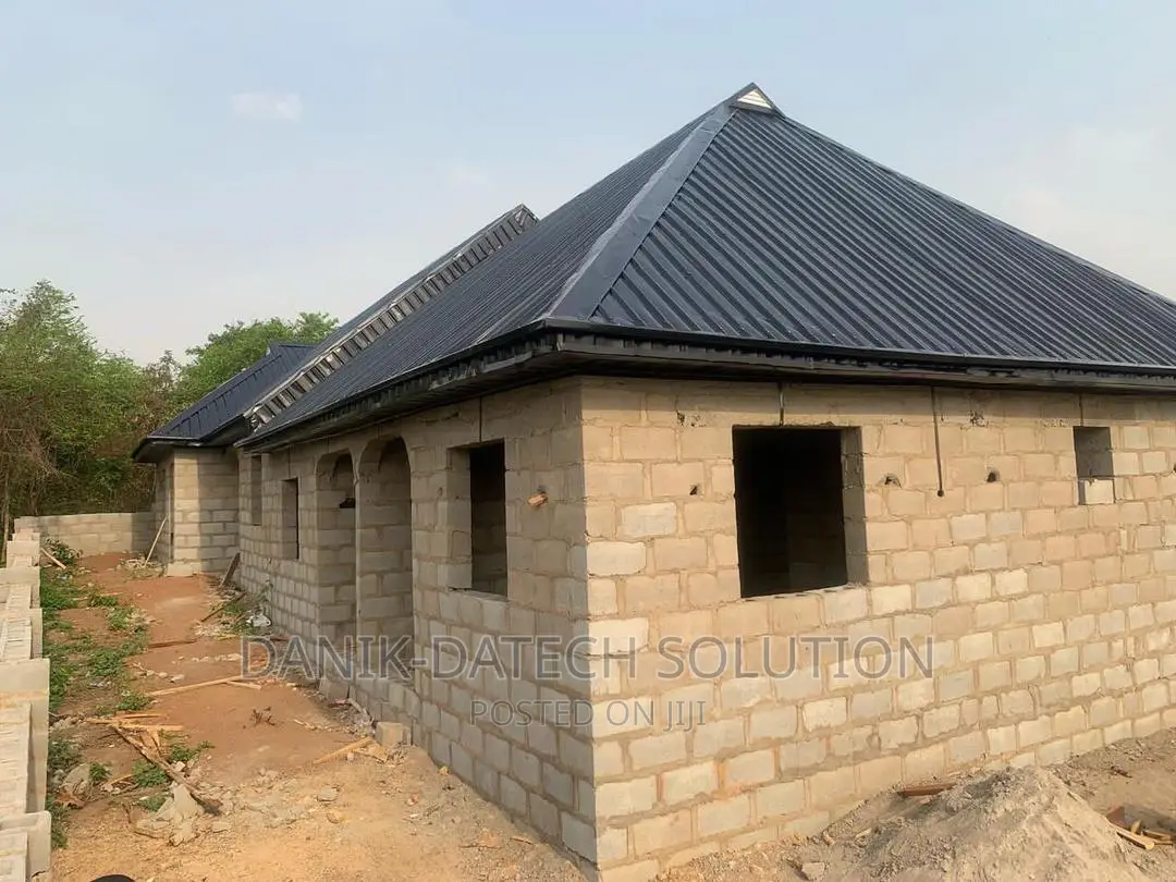 3bdrm Block of Flats in Soyoyeye, Abeokuta South for sale