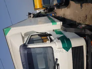 M/Benz Truck Container Body 814
