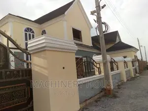 Swahili Spraying and 3 D Decorations