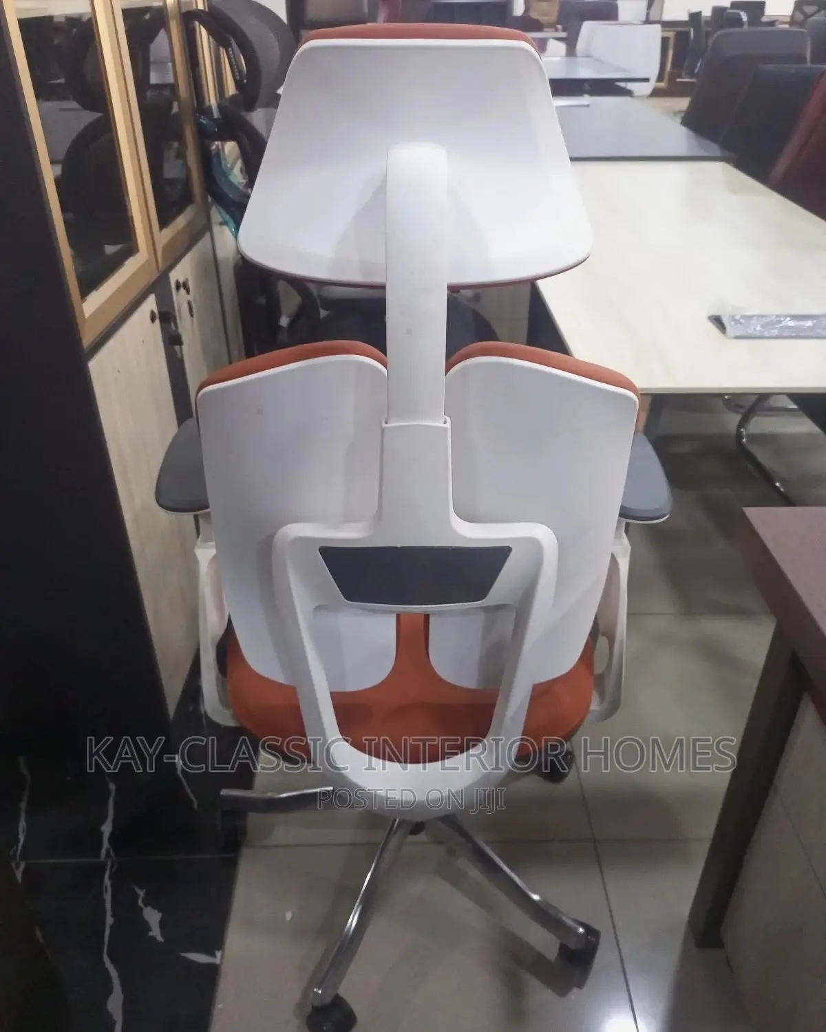 Egonomic Swivel Chair