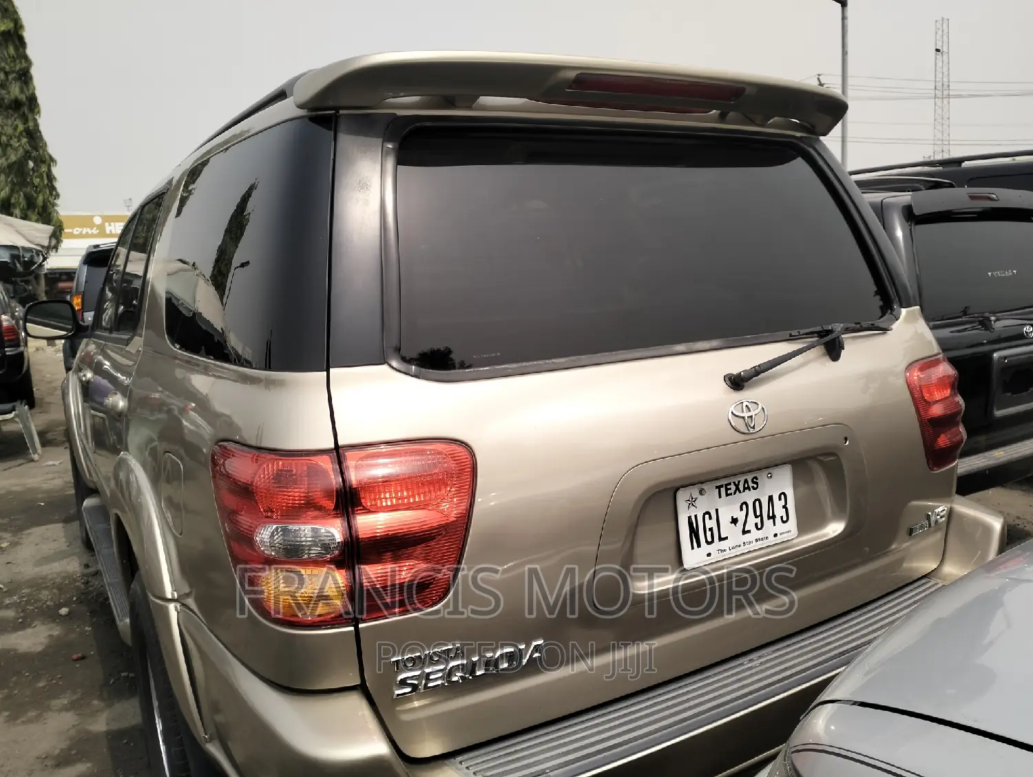 Toyota Sequoia 2004 Gold