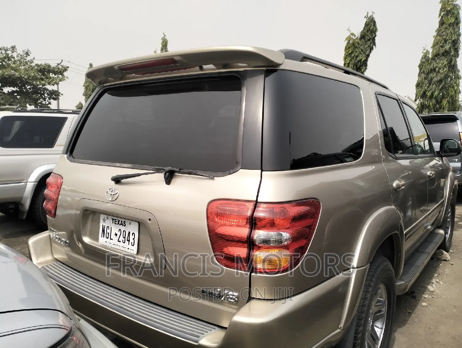 Toyota Sequoia 2004 Gold
