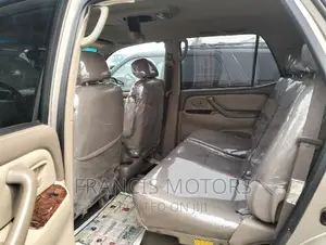 Toyota Sequoia 2004 Gold