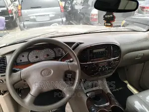 Toyota Sequoia 2004 Gold