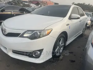 Toyota Camry SE 4dr Sedan (3.5L 6cyl 6A) 2014 White
