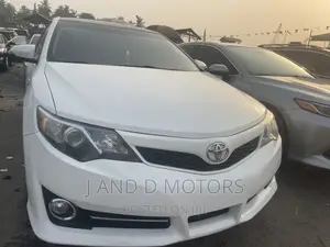 Toyota Camry SE 4dr Sedan (3.5L 6cyl 6A) 2014 White
