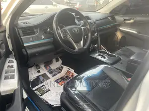 Toyota Camry SE 4dr Sedan (3.5L 6cyl 6A) 2014 White