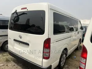 Toyota HiAce 2014 White