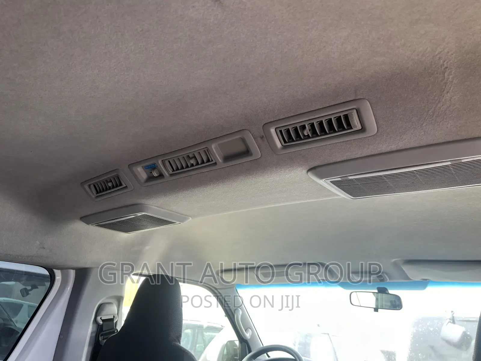 Toyota HiAce 2015 White