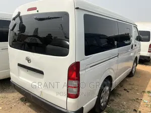 Toyota HiAce 2015 White