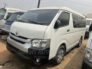 Toyota HiAce 2015 White