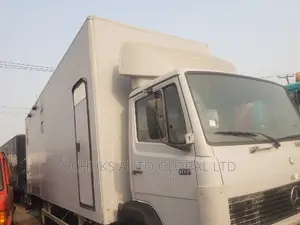 M/Benz Truck Container Body 1117 Model 8bolits