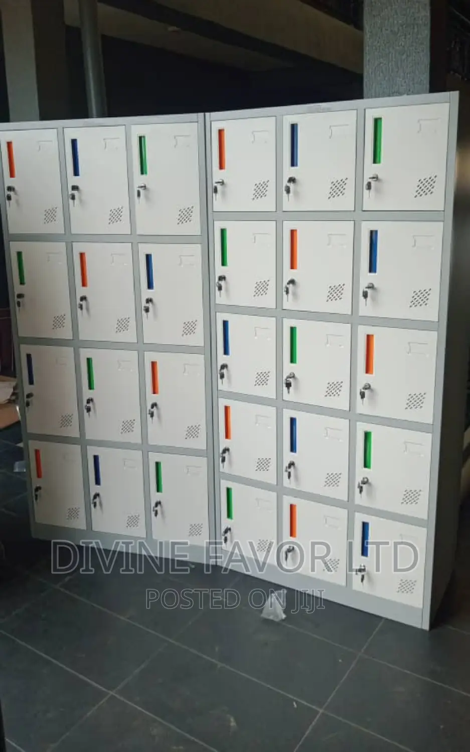 Worker's Locker 15 Partitions