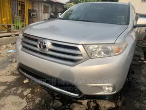 Toyota Highlander Limited 3.5L 2WD 2013 Silver