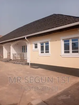 3bdrm Block of Flats in Ado Residential, Akala Express for rent