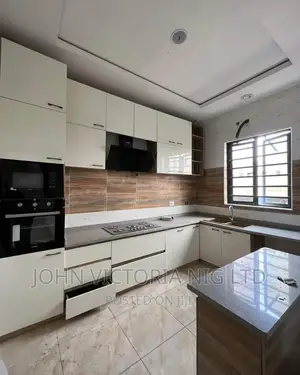5bdrm Duplex in Vgc for sale